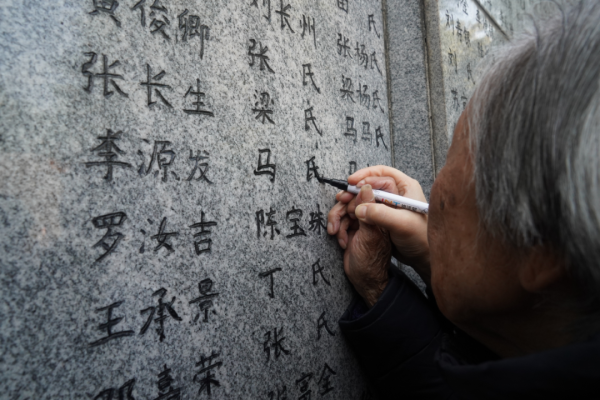 股票配资实盘平台 历史这面镜子，需要反复擦拭