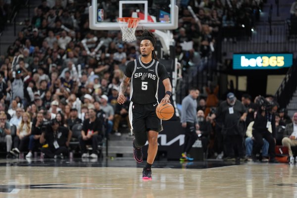 股票配资正规平台排名 21岁175天！卡斯尔季后赛单场得到30+ 马刺队史最年轻